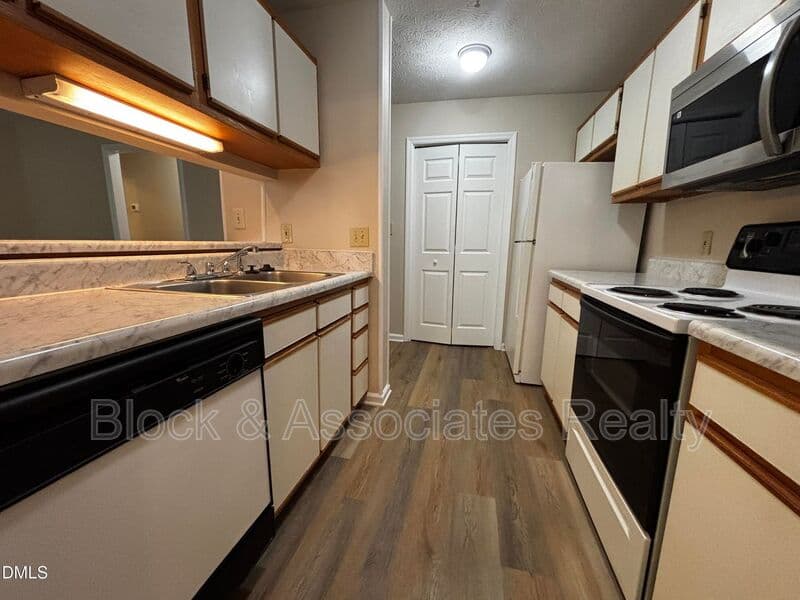 Fayetteville House: 259-7 Waterdown Drive