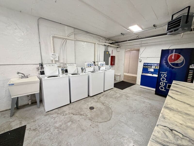 Huron House: 546 Dakota Ave S