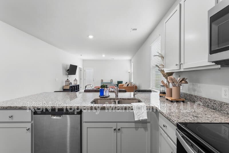 Hinesville House: 89 Hazy Ln