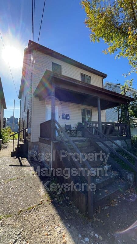 Homestead Condo: 122 E. 16th Ave