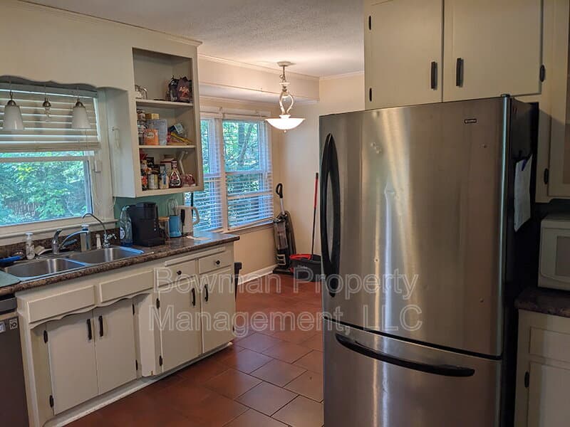 Athens House: 115 Davis Estates Rd