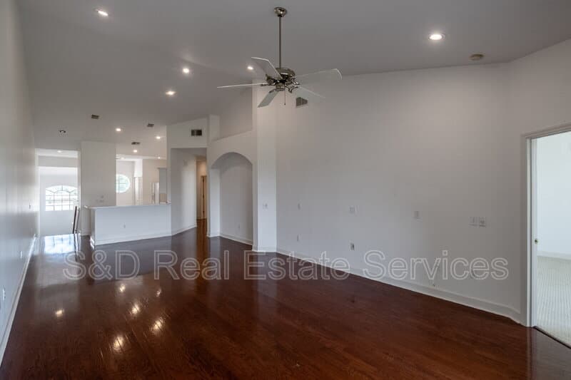 Lakeland Condo: 447 Enclave Place