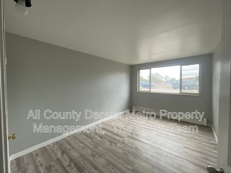 Aurora Condo: 1590 Clinton St