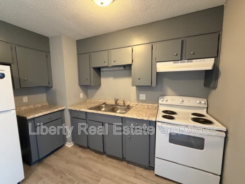 Hinesville House: 910 Berkshire Ter