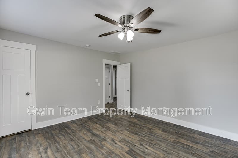 Buford House: 4615 S Lee Street