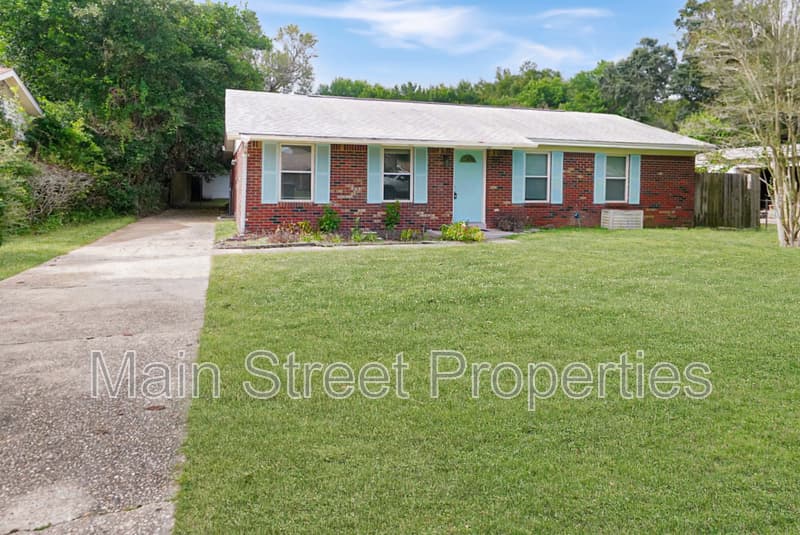 Pensacola House: 421 Seamarge Lane