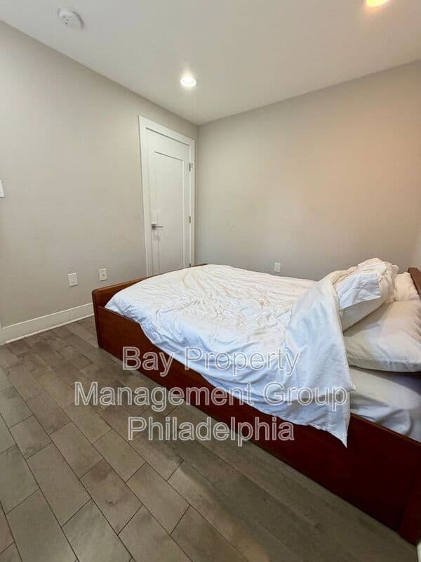 Philadelphia House: 2007 E York St