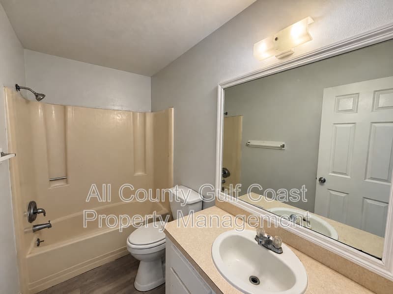 Bradenton House: 1905 57th Ave W