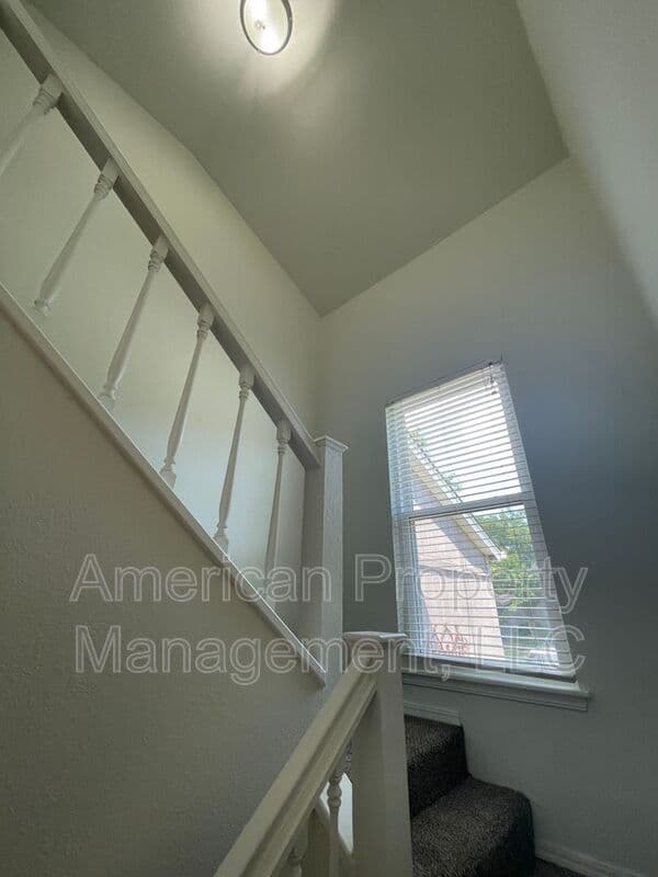 Tulsa House: 1704 W 62nd St S