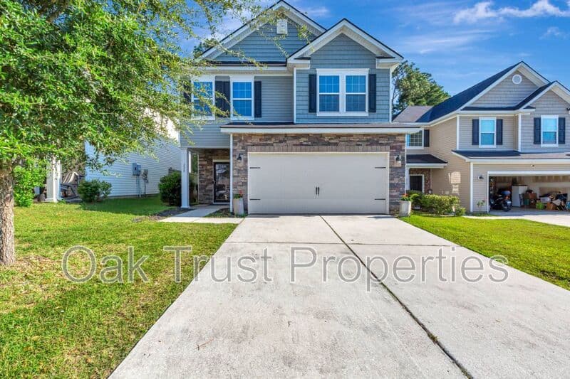 Moncks Corner House: 220 Lazy River Lane