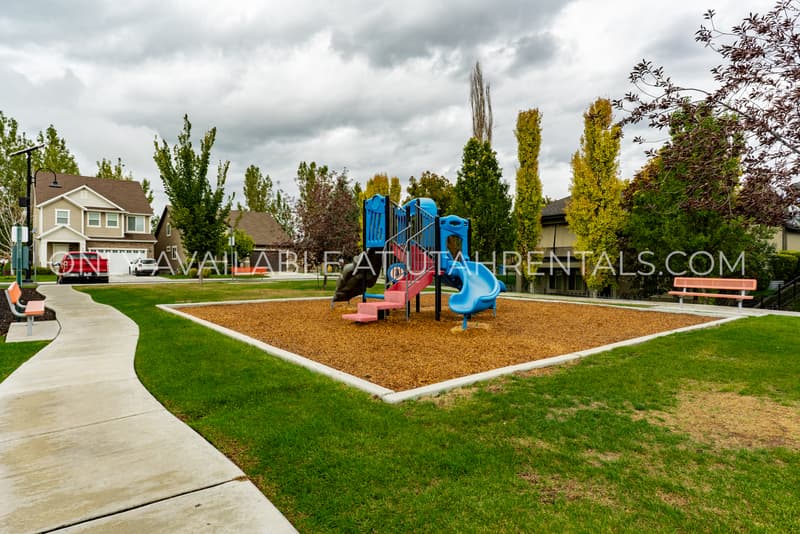 Orem House: 2032 West Golden Pond Way