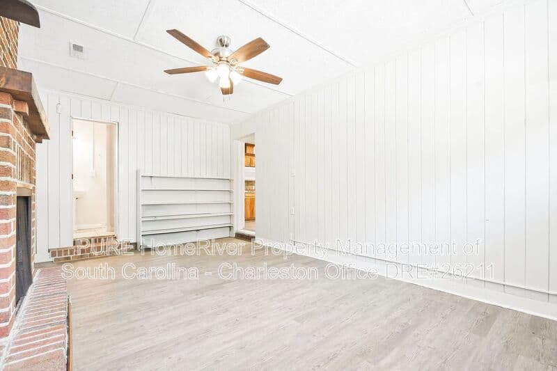 Charleston House: 628 Constant Dr