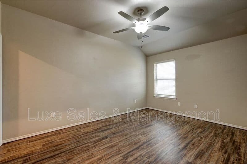 Yukon House: 10910 NW 119th