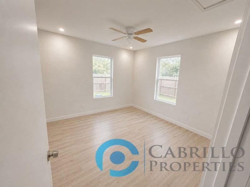 Oceanside House: 1307 Division Street