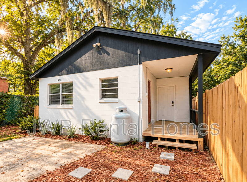 Jacksonville House: 6135 Lynnwood Ave Unit B