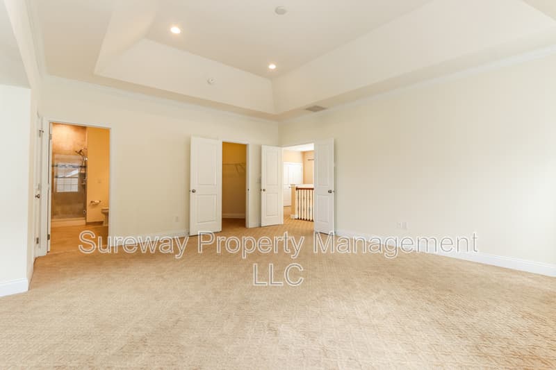 Monroe Township House: 17 Greylynne Drive