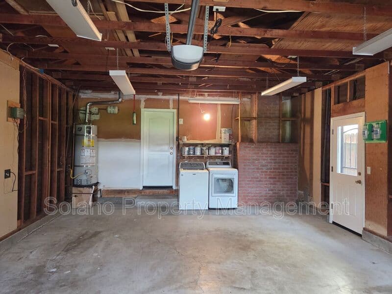 Fairfield House: 2827 Owens St