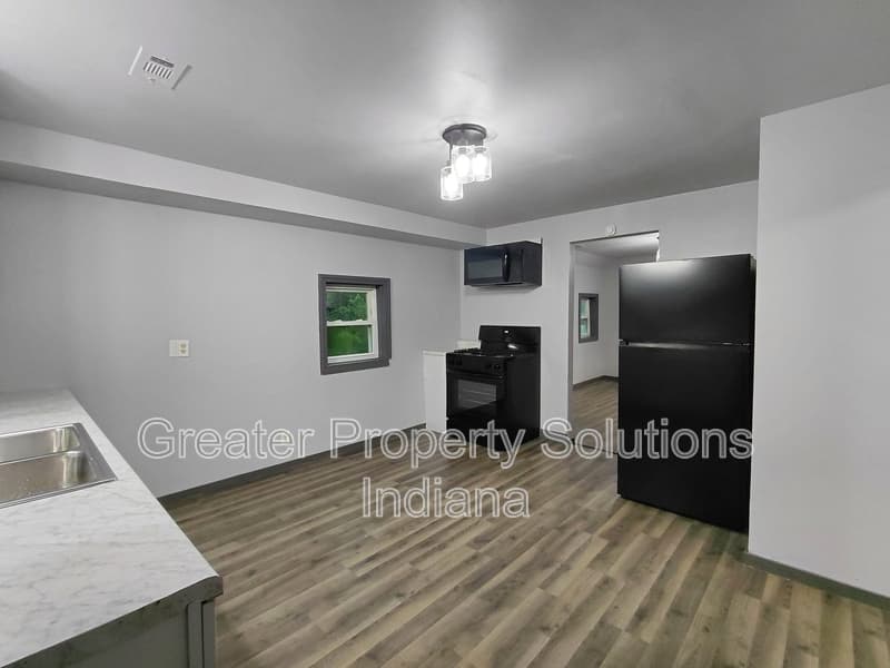 Michigan City House: 731 West 4th StUpper