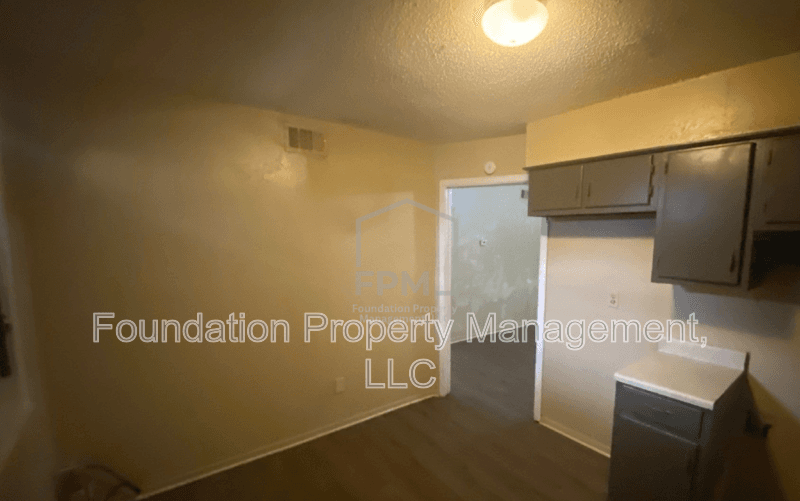 Memphis House: 1137 South Parkway East