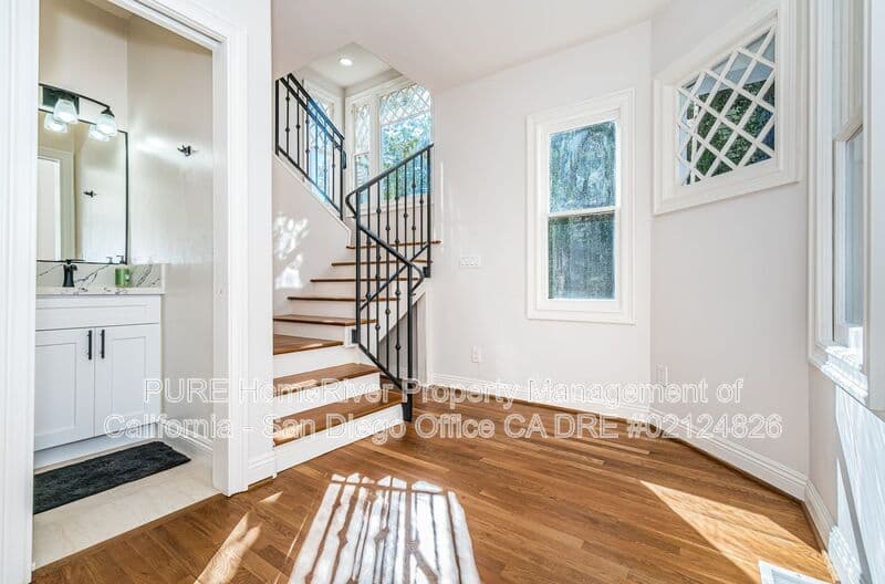 San Diego House: 2477 A St