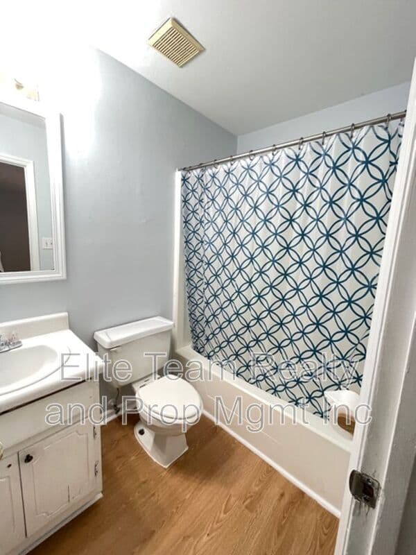 Charlotte Condo: 8623 Crows Nest Ln