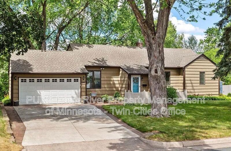 Saint Louis Park House: 1642 Edgewood Ave S