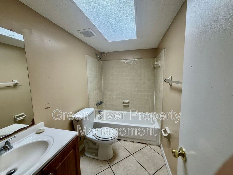 Jacksonville House: 5142 Ricker Road