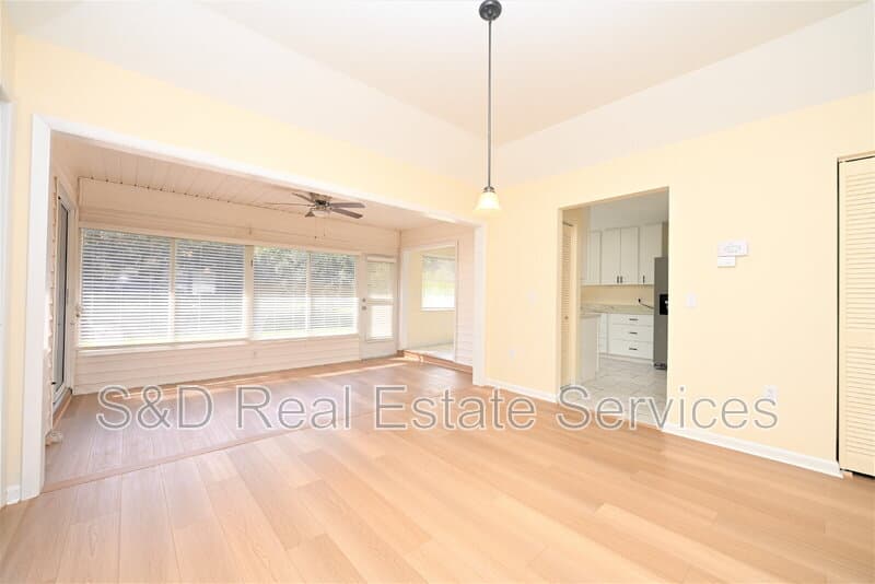 Lakeland House: 1774 Birchwood Loop