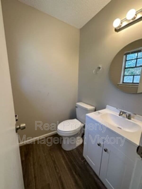 Birmingham House: 8221 Vassar Ave