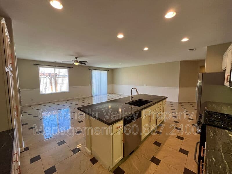 Coachella House: 49126 Pluma Roja Place