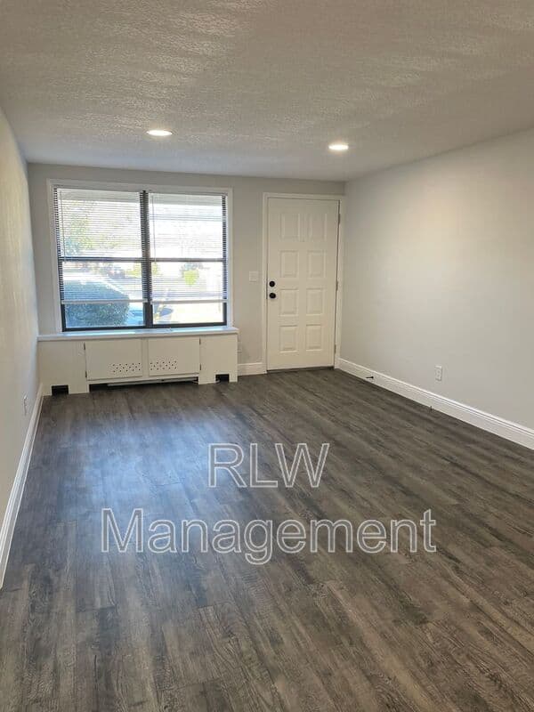 Eustis Condo: 611 Mount Homer Rd