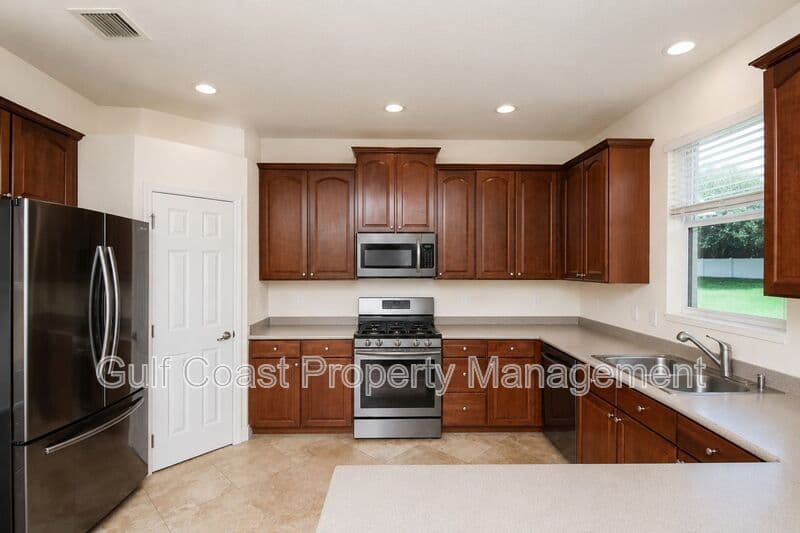 Bradenton House: 6945 74th Street Circle East