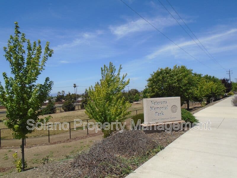 Vallejo House: 2401 Broadway St