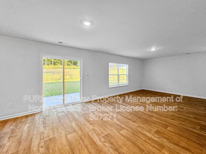 Winston Salem House: 4704 Mount Hope Dr