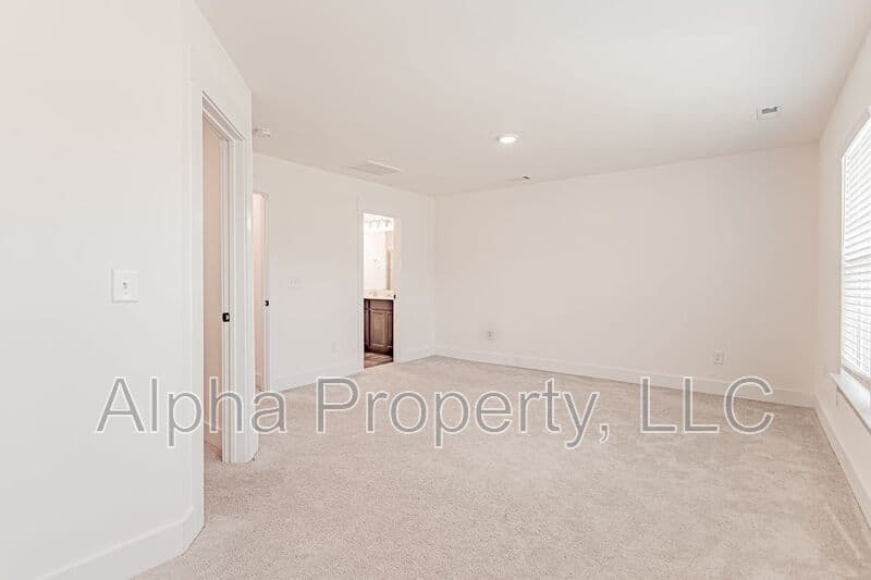 Moore Townhome: 1086 Millison Pl