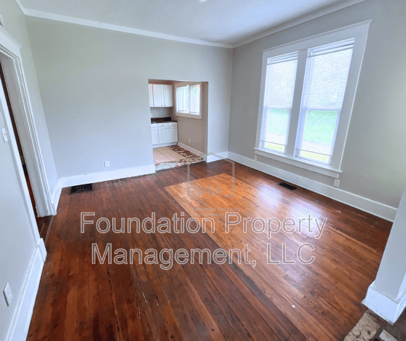 Memphis House: 701 East Alston Avenue