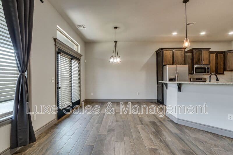 Edmond House: 6133 Oxnard St