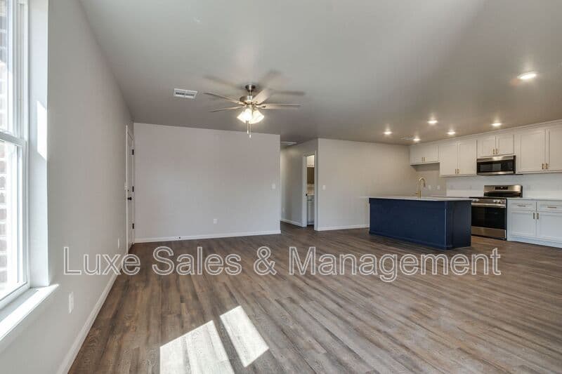 Edmond House: 400 Keiths Way