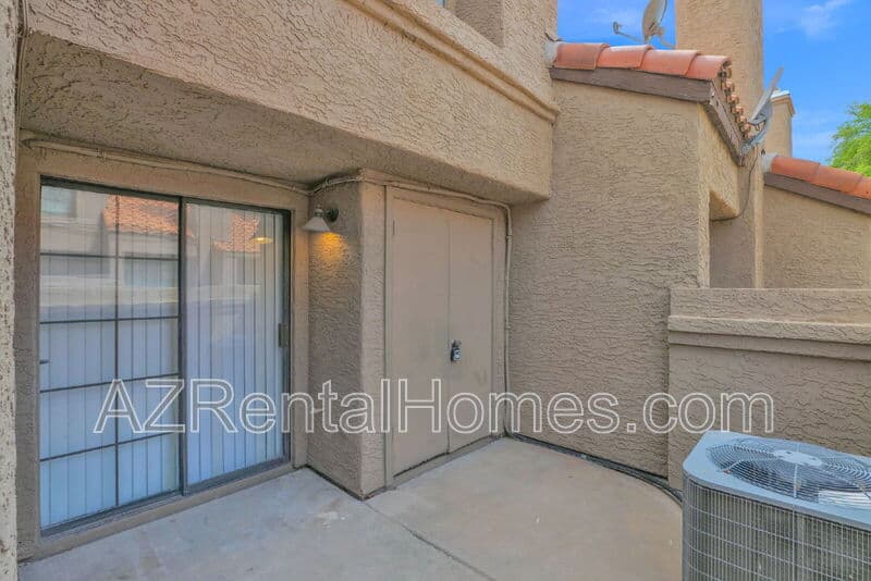 Tempe Condo: 819 N College Ave #I-121