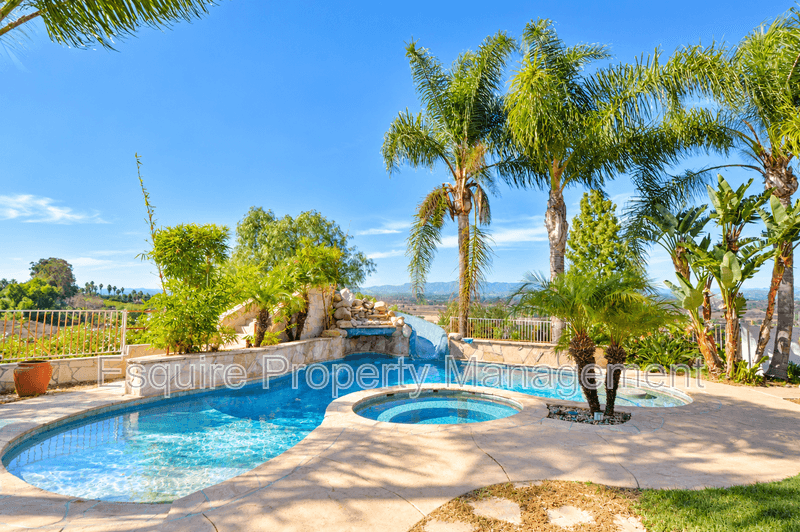MOORPARK House: 10779 CITRUS DR