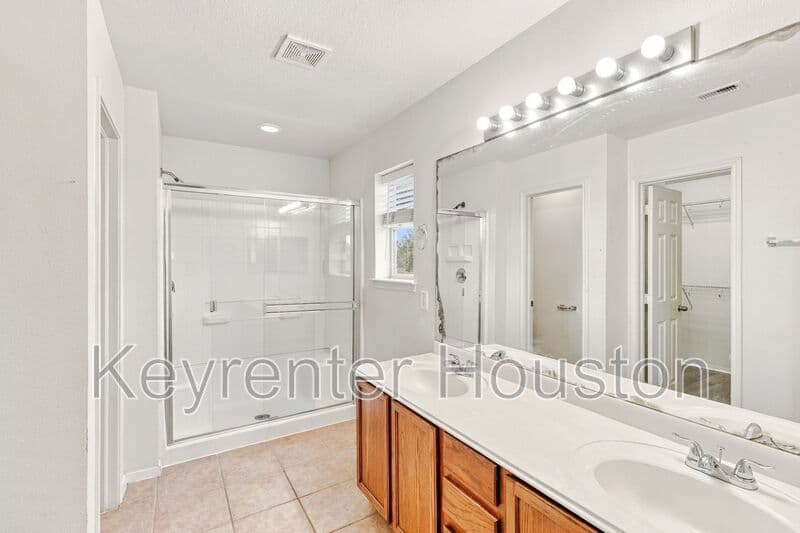 Fresno House: 3310 Jib Ct