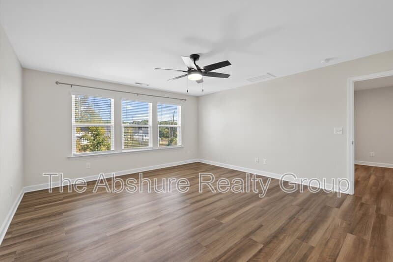 Fuquay-Varina House: 1511 Woodland Knoll Court
