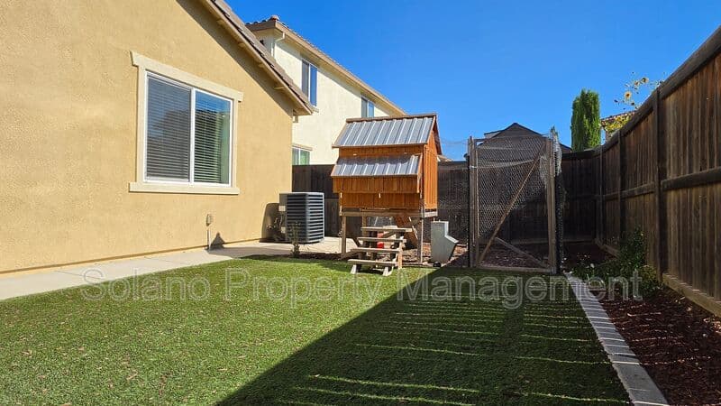 Dixon House: 1680 Gold Street