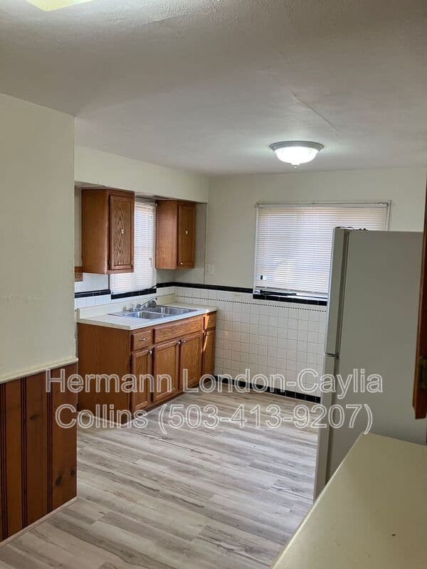 Saint Louis House: 5657 Sunbury Ave