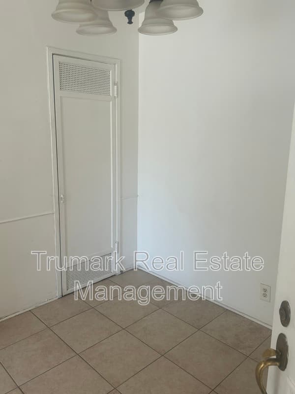 Los Feliz Condo: 3731 Los Feliz Blvd