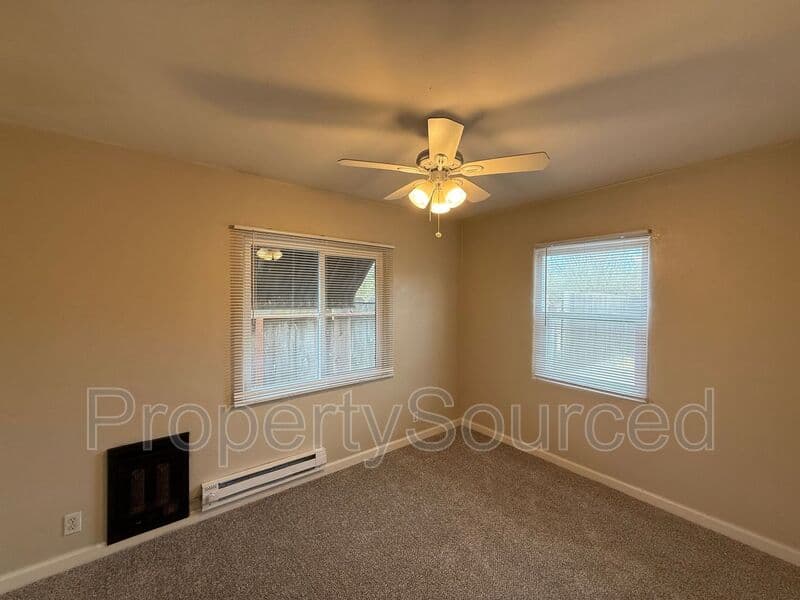 Ripon House: 15219 E River Rd