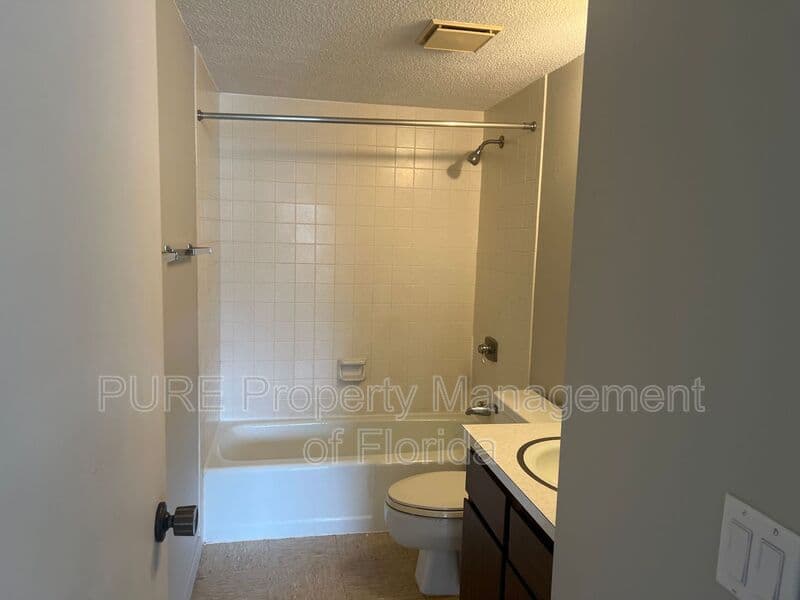 Ocala House: 549 Fairways Drive
