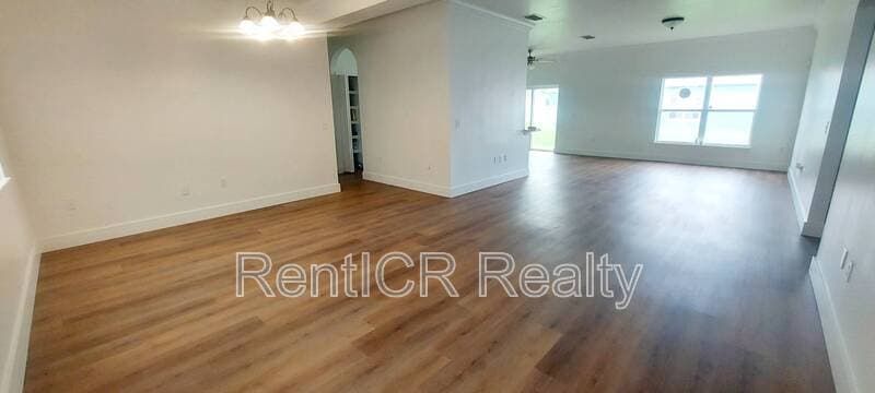 Kissimmee House: 2723 Woodstream Circle