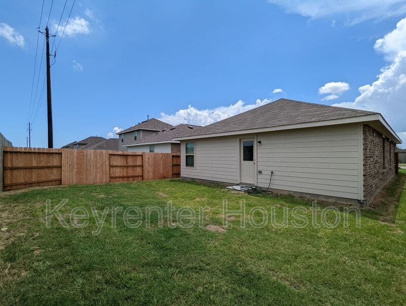 Baytown House: 8810 Wooster Trails Dr