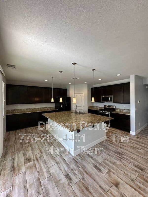 Sparks House: 816 Thacker Pass Dr